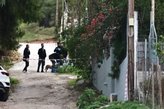 Ληστεία στη Σαλαμίνα: Μαρτυρικός ο θάνατος της 75χρονης – Τι αποκαλύπτει το ιατροδικαστικό πόρισμα