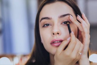 Το μυστικό για έντονο βλέμμα χωρίς eyeliner