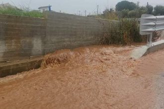 Κακοκαιρία: Σοβαρά προβλήματα σε περιοχές της Ηλείας από τις ισχυρές βροχοπτώσεις - Πλημμύρισαν δρόμοι, έπεσαν δέντρα (ΦΩΤΟ)