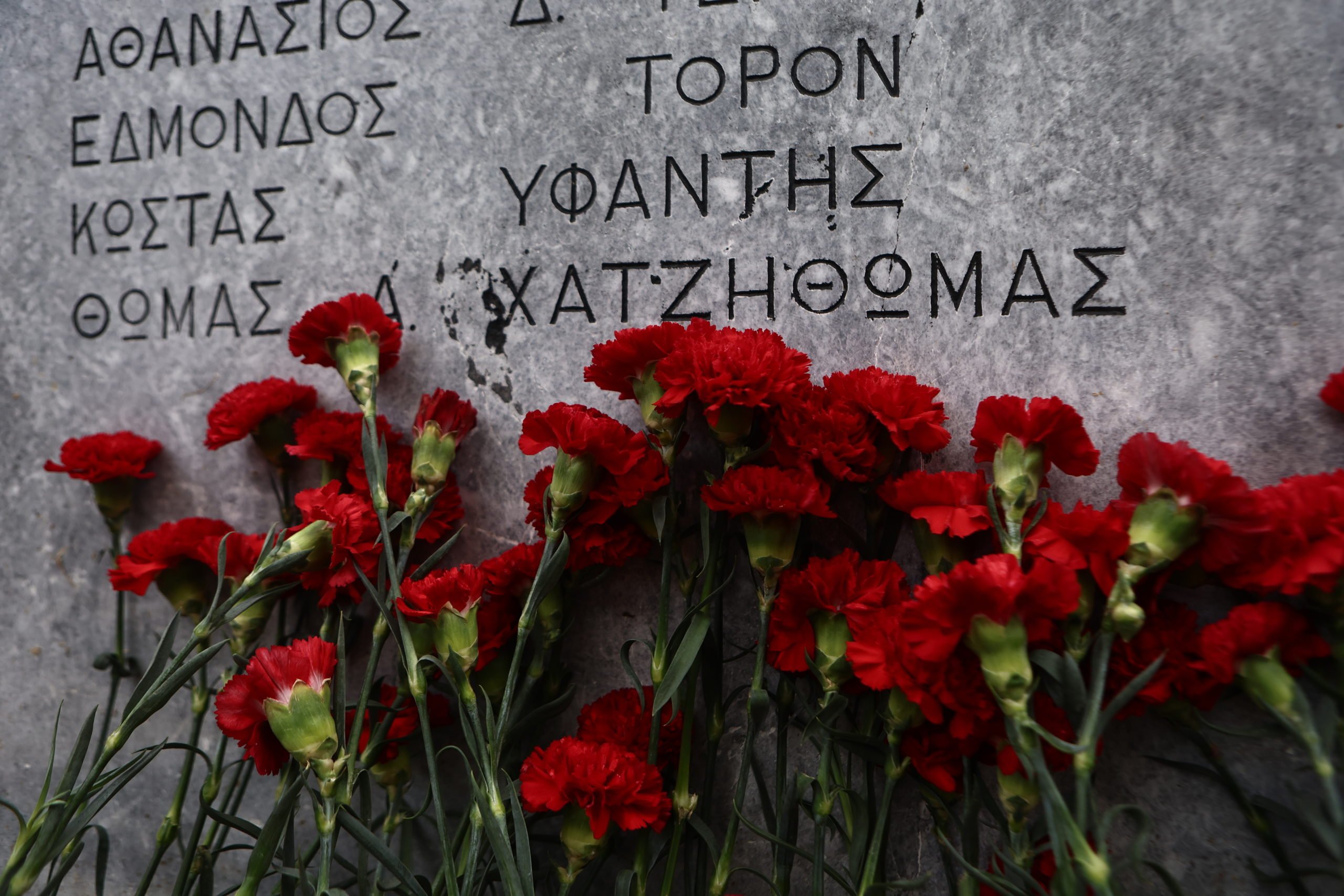 Έκλεισαν οι πύλες του Πολυτεχνείου – Στις 16:00 ξεκινά η πορεία