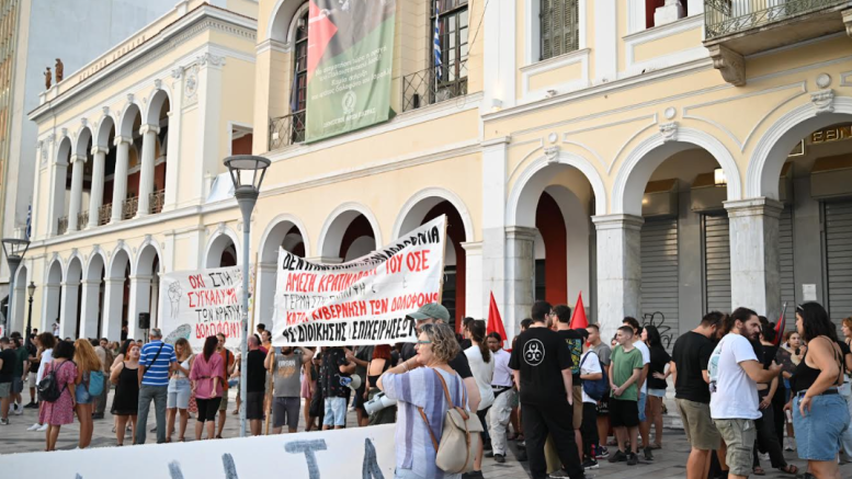 Πάτρα: Μαθητές, γονείς, φοιτητές, εκπαιδευτικοί σήμερα το πρωΐ στην πλ. Γεωργίου - "Όλοι στους δρόμους για τα παιδιά μας"