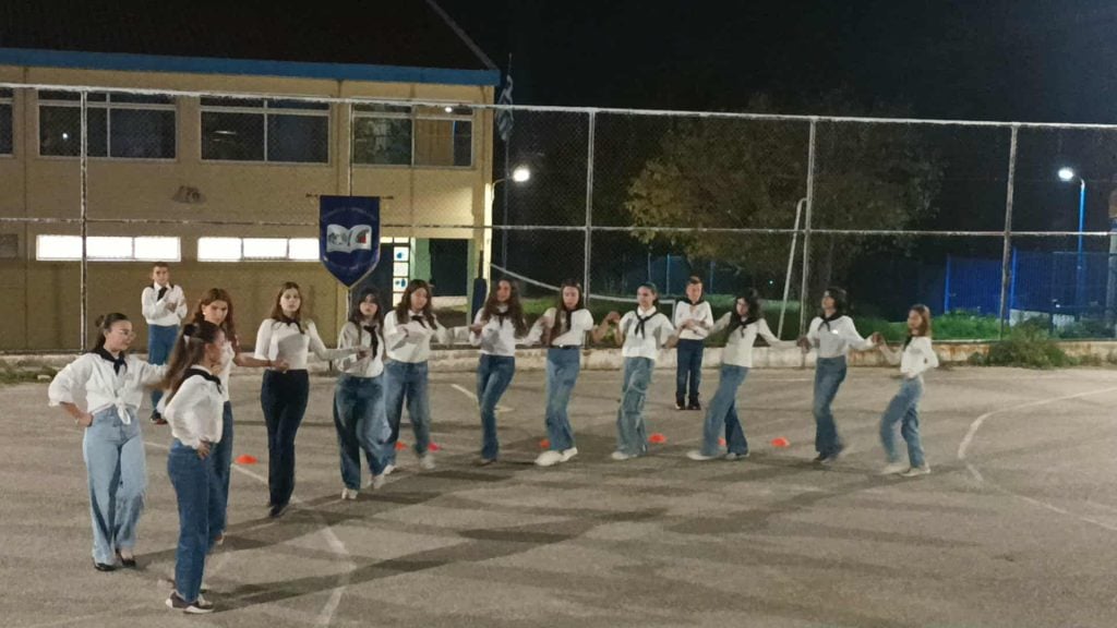 Μαθητές και σχολεία ένωσαν τα βήματά τους - Γιορτή παράδοσης στην Πάτρα (ΦΩΤΟ)