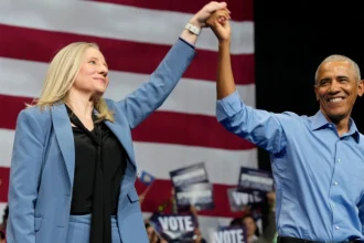 Η δημοκρατική Σπάνμπεργκερ εκλέγεται κυβερνήτης της Βιρτζίνια - Ήττα για την υποψήφια του Τραμπ