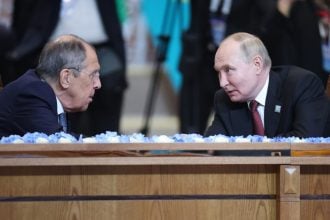 Το Κρεμλίνο αρνείται τις φήμες ότι ο Λαβρόφ έχει πέσει σε δυσμένεια, μετά τις άκαρπες προσπάθειες συνάντησης Πούτιν - Τραμπ