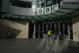 Το BBC ζήτησε συγγνώμη από τον Ντόναλντ Τραμπ, αλλά αρνείται να καταβάλει αποζημίωση