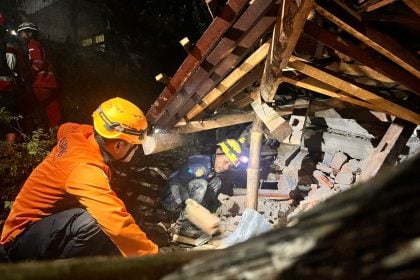 Φονική κατολίσθηση στην Ινδονησία – Δύο νεκροί και τουλάχιστον 21 αγνοούμενοι