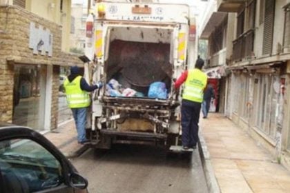 Δυτ. Ελλάδα: Υπάλληλος καθαριότητας έπεσε από απορριμματοφόρο – Δίνει μάχη για τη ζωή του στη ΜΕΘ