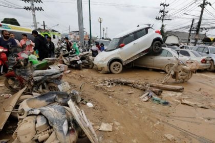 Καταστροφικές πλημμύρες στη Νοτιοανατολική Ασία: 600 νεκροί, ολόκληρα χωριά βυθίστηκαν κάτω από το νερό