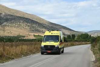 Δυτ. Αχαΐα: Πώς συνέβη η ασύλληπτη τραγωδία με τον 3χρονο - Τραυματίστηκε και ο άνδρας που το είχε αγκαλιά - Έπεσαν μαζί από τη μάντρα - Συνελήφθη από την ΕΛ.ΑΣ