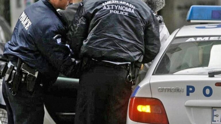 Νέος Κόσμος: 4 συλλήψεις για τον θάνατο 58χρονου οδηγού – Του χτυπούσαν το κεφάλι στο τιμόνι