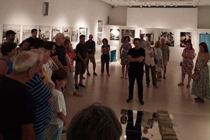 Πάνω από 9.000 επισκέπτες στην έκθεση φωτογραφίας του Robert McCabe στο Αρχαιολογικό Μουσείο Πατρών