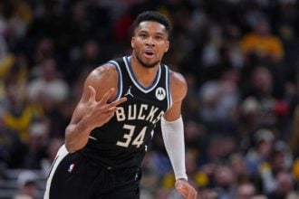 Γιάννης Αντετοκούνμπο: «Οι καλές ομάδες δε χάνουν δύο παιχνίδια στη σειρά»