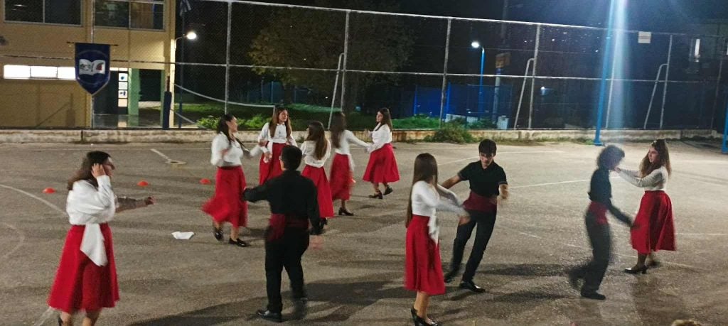 Μαθητές και σχολεία ένωσαν τα βήματά τους - Γιορτή παράδοσης στην Πάτρα (ΦΩΤΟ)