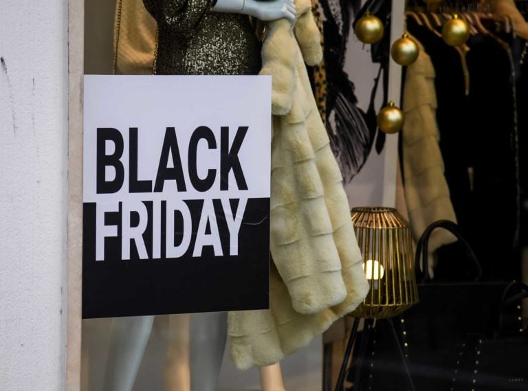 Tι θα ψωνίσουν οι Έλληνες καταναλωτές στην Black Friday - Μεγαλύτερη αγοραστική διάθεση οι ηλικίες 30-39