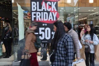 Ανοικτά τα καταστήματα σήμερα Κυριακή - Γιατί η αγορά θα παραμείνει κλειστή στην Πάτρα