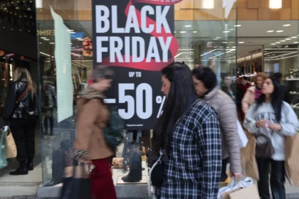 Ανοικτά τα καταστήματα σήμερα Κυριακή - Γιατί η αγορά θα παραμείνει κλειστή στην Πάτρα