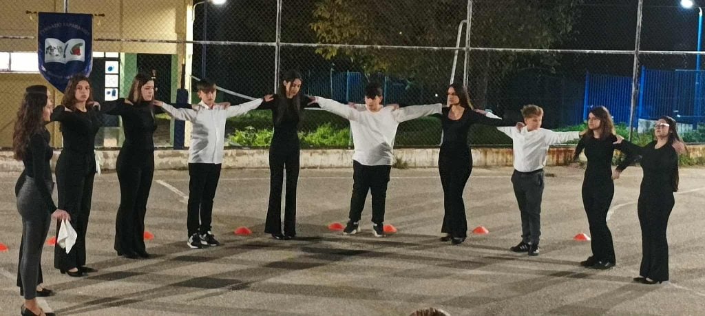 Μαθητές και σχολεία ένωσαν τα βήματά τους - Γιορτή παράδοσης στην Πάτρα (ΦΩΤΟ)