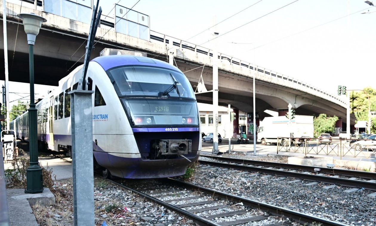 Παραλίγο νέα τραγωδία με το τρένο: Μπήκε σε λάθος γραμμή!