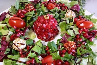 Σαλάτα στεφάνι με ρόδι και μπαλσάμικο