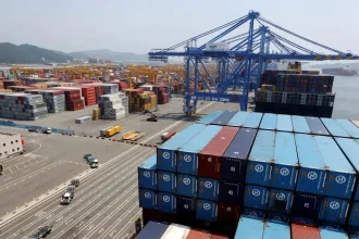 ECOFIN: Πράσινο φως για την φορολόγηση μικρών δεμάτων που εισάγονται στην ΕΕ - Ξεκινά το 2026, θα ολοκληρωθεί το 2028