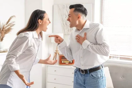 Σχέσεις: Οι δύο λέξεις που μπορούν να σταματήσουν ένα τσακωμό πριν ξεκινήσει