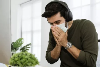 ΕΟΔΥ: 138 νέες εισαγωγές και 12 θάνατοι από Covid -19 την τελευταία εβδομάδα – Δύο νέα σοβαρά κρούσματα γρίπης