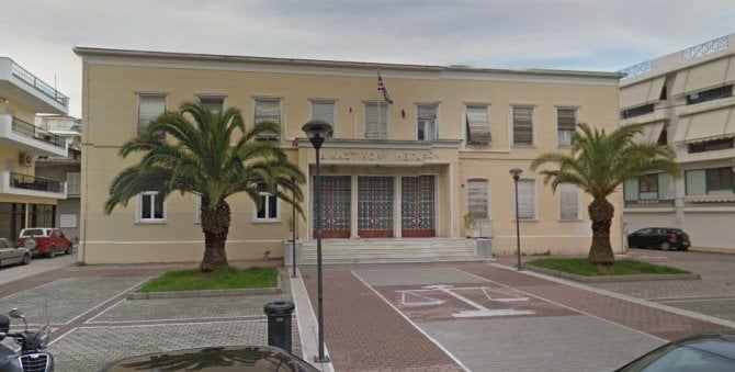 Δυτ. Ελλάδα: Άνδρας περίμενε την δίκη του και υπέστη κρίση επιληψίας - Τραυματίστηκε και δικηγόρος