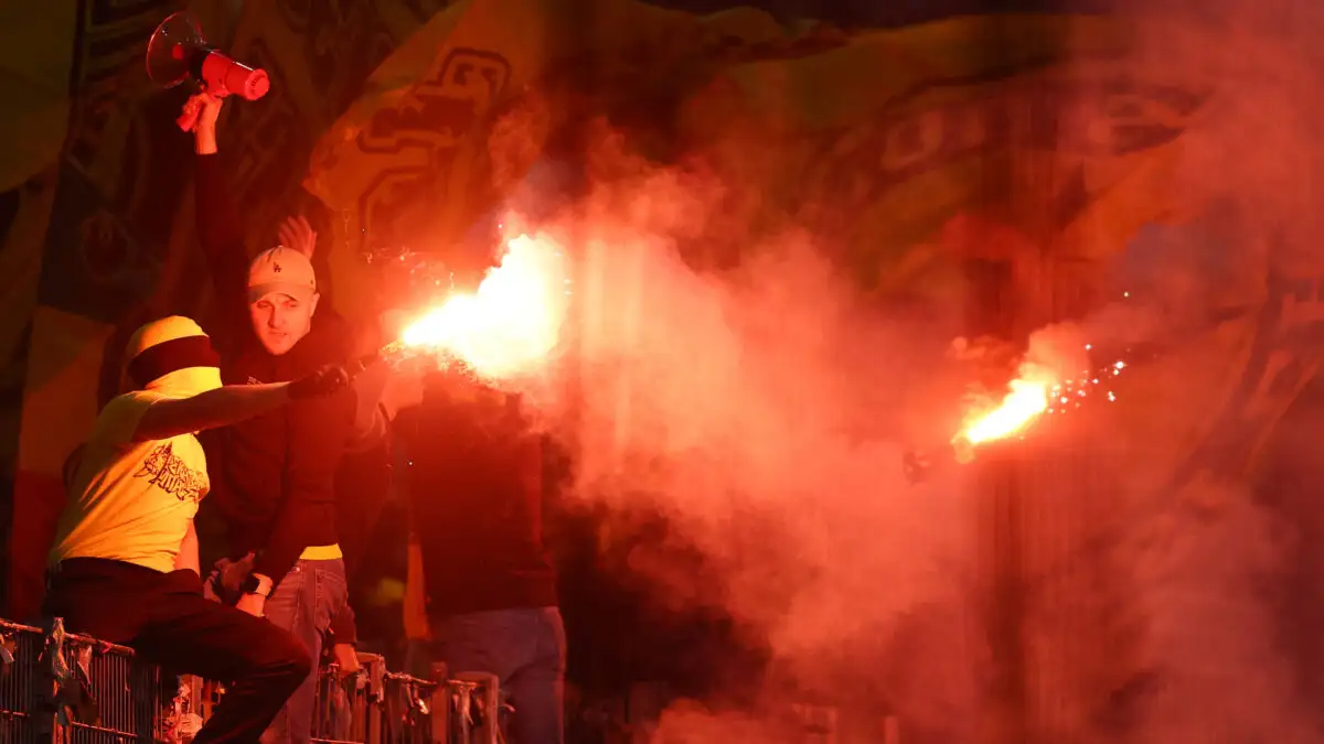 Γερμανία: Άγριο ξύλο μεταξύ οπαδών της Ντόρτμουντ και τη Σάλκε ΒΙΝΤΕΟ