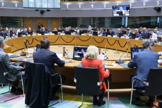 Νέους ενεργειακούς φόρους ζητά η Κομισιόν: «Όχι» από Πιερρακάκη - Τα 4 επιχειρήματα στο Ecofin για την Ελλάδα