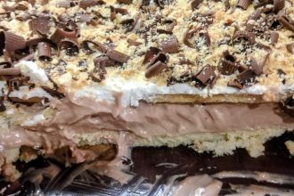 Γλυκό ψυγείου στο πυρέξ