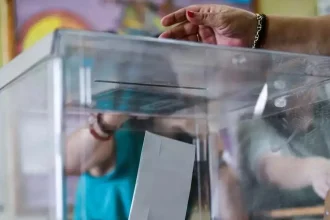 Δημοσκόπηση Interview: Η ΝΔ χάνει 4 από τις περιφέρειες - Στο ΠΑΣΟΚ "περνά" η Δυτ. Ελλάδα - Δείτε όλα τα στοιχεία