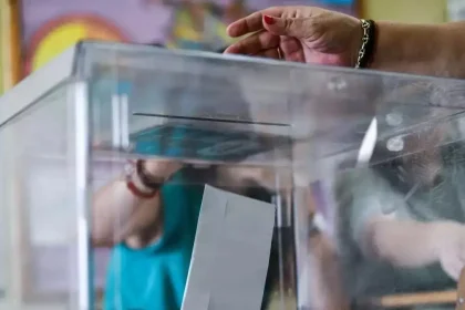 Δημοσκόπηση Interview: Η ΝΔ χάνει 4 από τις περιφέρειες - Στο ΠΑΣΟΚ "περνά" η Δυτ. Ελλάδα - Δείτε όλα τα στοιχεία