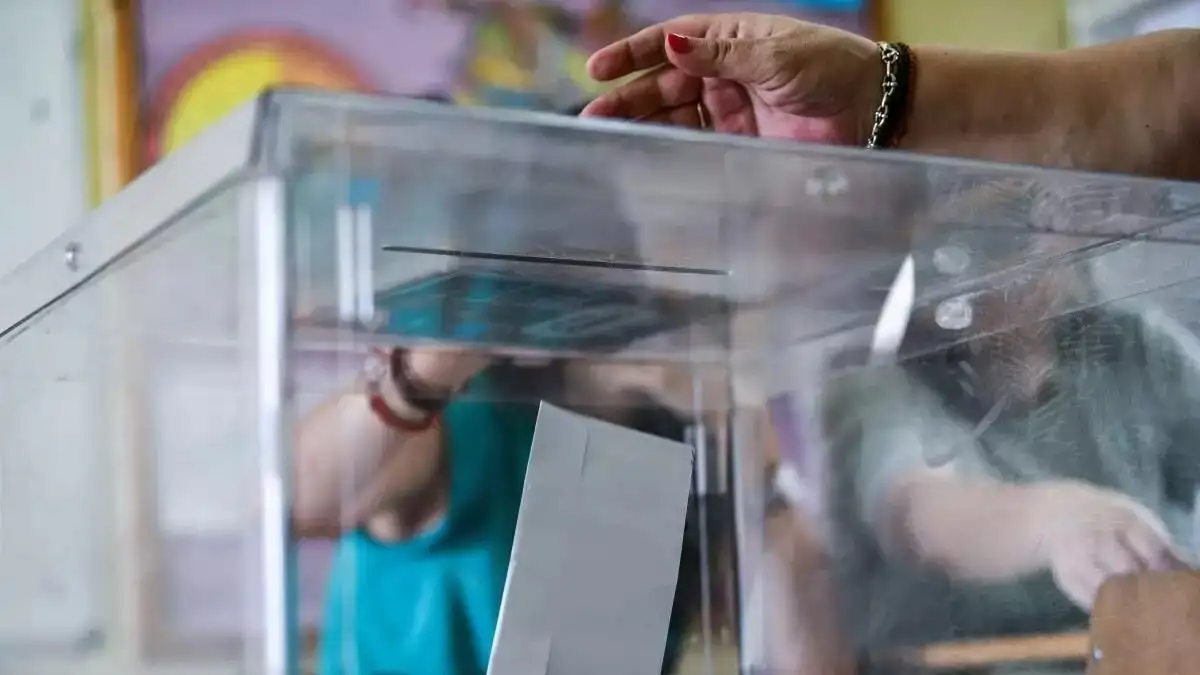 Δημοσκόπηση Interview: Η ΝΔ χάνει 4 από τις περιφέρειες - Στο ΠΑΣΟΚ "περνά" η Δυτ. Ελλάδα - Δείτε όλα τα στοιχεία