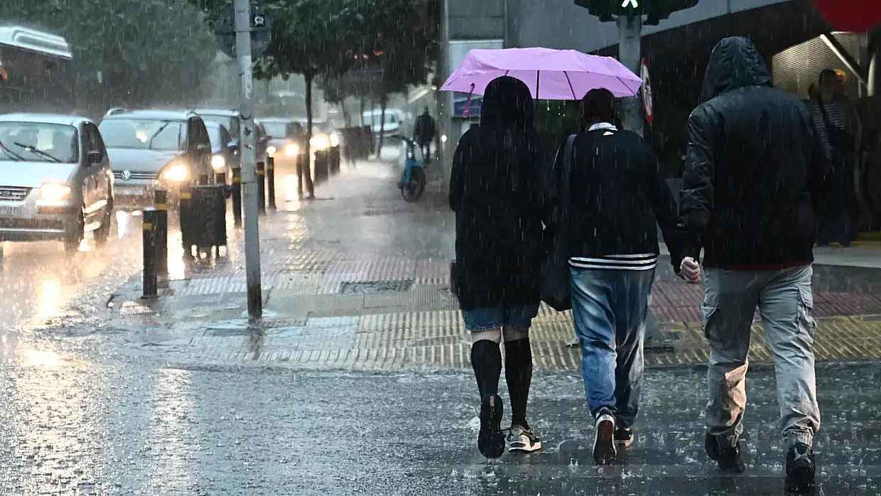 Θα ενταθούν οι καταιγίδες στη Δυτική Ελλάδα – Νέο έκτακτο δελτίο από την ΕΜΥ