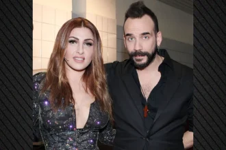 Η Έλενα Παπαρίζου θα βαφτίσει τον γιο του Πάνου Μουζουράκη