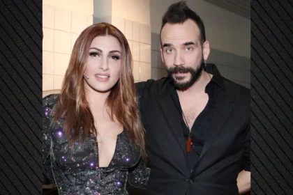 Η Έλενα Παπαρίζου θα βαφτίσει τον γιο του Πάνου Μουζουράκη