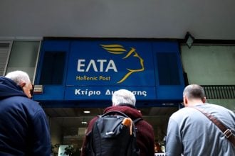 Έκτακτη σύσκεψη στο Μαξίμου για τα ΕΛΤΑ, προαναγγελία αποφάσεων το μεσημέρι - Στον «αέρα» ο CEO του οργανισμού