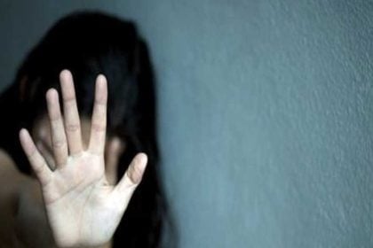 Λευκάδα: Ξυλοκόπησε την πρώην σύντροφό του και οδηγήθηκε στις φυλακές της Πάτρας