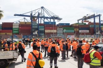 ΠΑΜΕ: Διεκδικούμε σταθερό και συνεχή ημερήσιο χρόνο εργασίας, 7ωρο-5ήμερο-35ωρο κατοχυρωμένο μέσα από ΣΣΕ