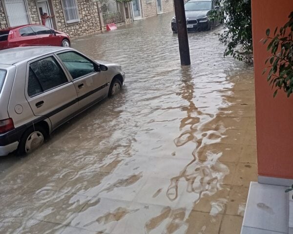 Πλημμύρισε ξανά το Μεσολόγγι - Λίμνες οι δρόμοι, μπήκαν τα νερά σε σπίτια (ΦΩΤΟ)