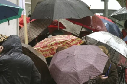 Ισχυρές καταιγίδες στα βορειοδυτικά μέχρι το βράδυ – Γραμμή λαίλαπας 200 χλμ σε Λευκάδα, Πρέβεζα, Θεσπρωτία και Γιάννενα