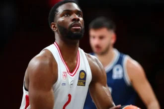 Ο Ολυμπιακός νίκησε 102-82 την Καρδίτσα στο ντεμπούτο του Έβανς