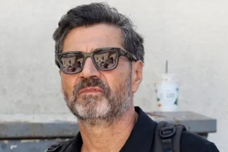 Κώστας Φαλελάκης: Αν ως ομοφυλόφιλος δεν έχεις σύμφωνο συμβίωσης ή γάμο, κάποιος μπορεί να σε χλευάσει