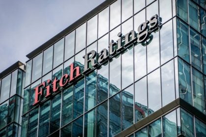 Fitch: Αναβάθμισε το αξιόχρεο της Ελλάδας στη βαθμίδα ΒΒΒ με σταθερές προοπτικές