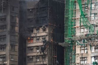 Χονγκ Κονγκ: Τερματίζεται η επιχείρηση κατάσβεσης πυρκαγιάς σε συγκρότημα πολυκατοικιών - 94 οι νεκροί