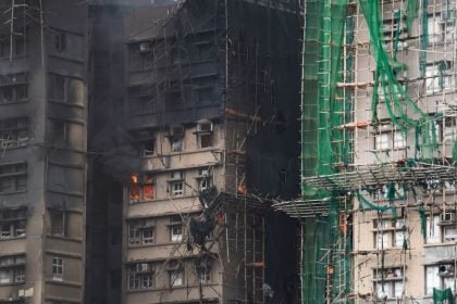 Χονγκ Κονγκ: Τερματίζεται η επιχείρηση κατάσβεσης πυρκαγιάς σε συγκρότημα πολυκατοικιών - 94 οι νεκροί