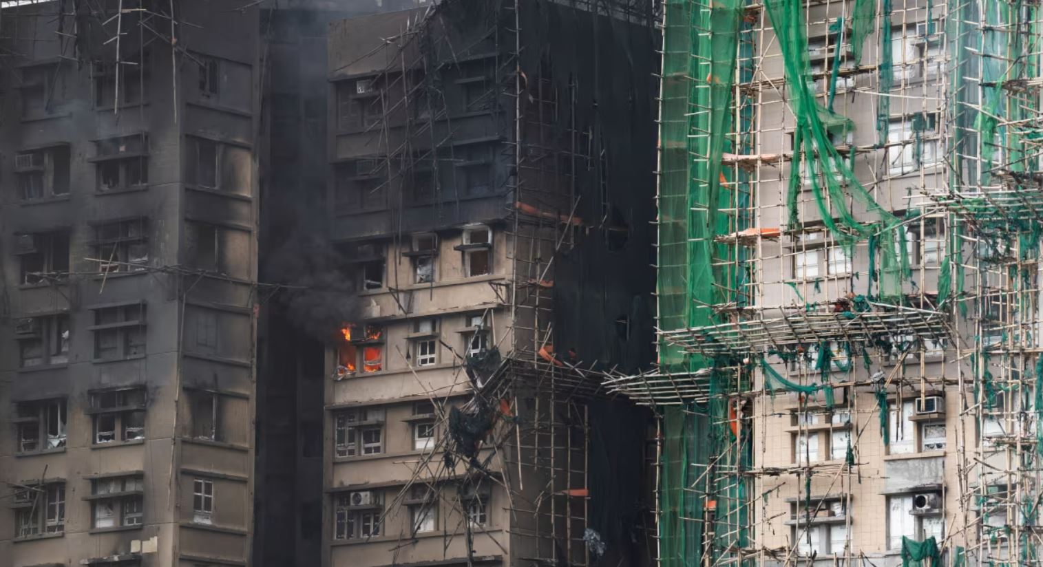 Χονγκ Κονγκ: Τερματίζεται η επιχείρηση κατάσβεσης πυρκαγιάς σε συγκρότημα πολυκατοικιών - 94 οι νεκροί