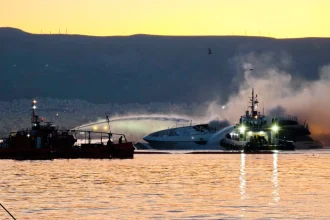 Φωτιά σε τέσσερα σκάφη στη Μαρίνα Ζέας: Βυθίστηκαν όλα ΦΩΤΟ-ΒΙΝΤΕΟ