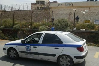 Καργάκηδες: Έστηναν γλέντια στη φυλακή με αλκοόλ, φιλέτα και ακριβά ψάρια με ντιλίβερι