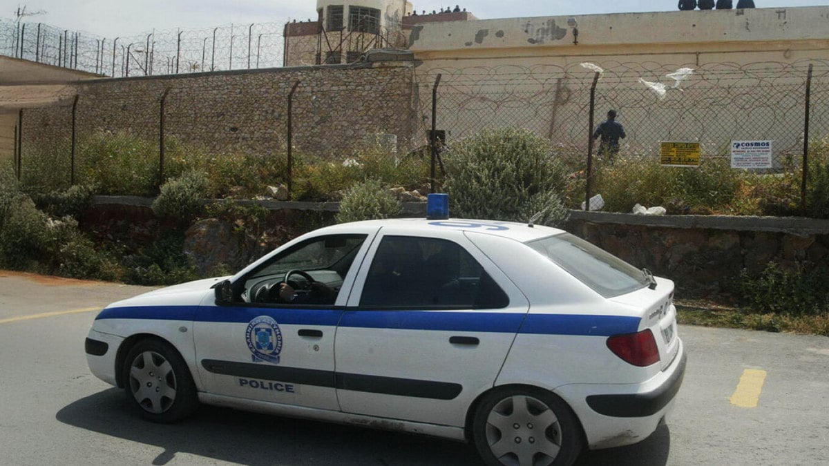 Καργάκηδες: Έστηναν γλέντια στη φυλακή με αλκοόλ, φιλέτα και ακριβά ψάρια με ντιλίβερι